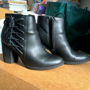 Heeled Ankle Boots In Black